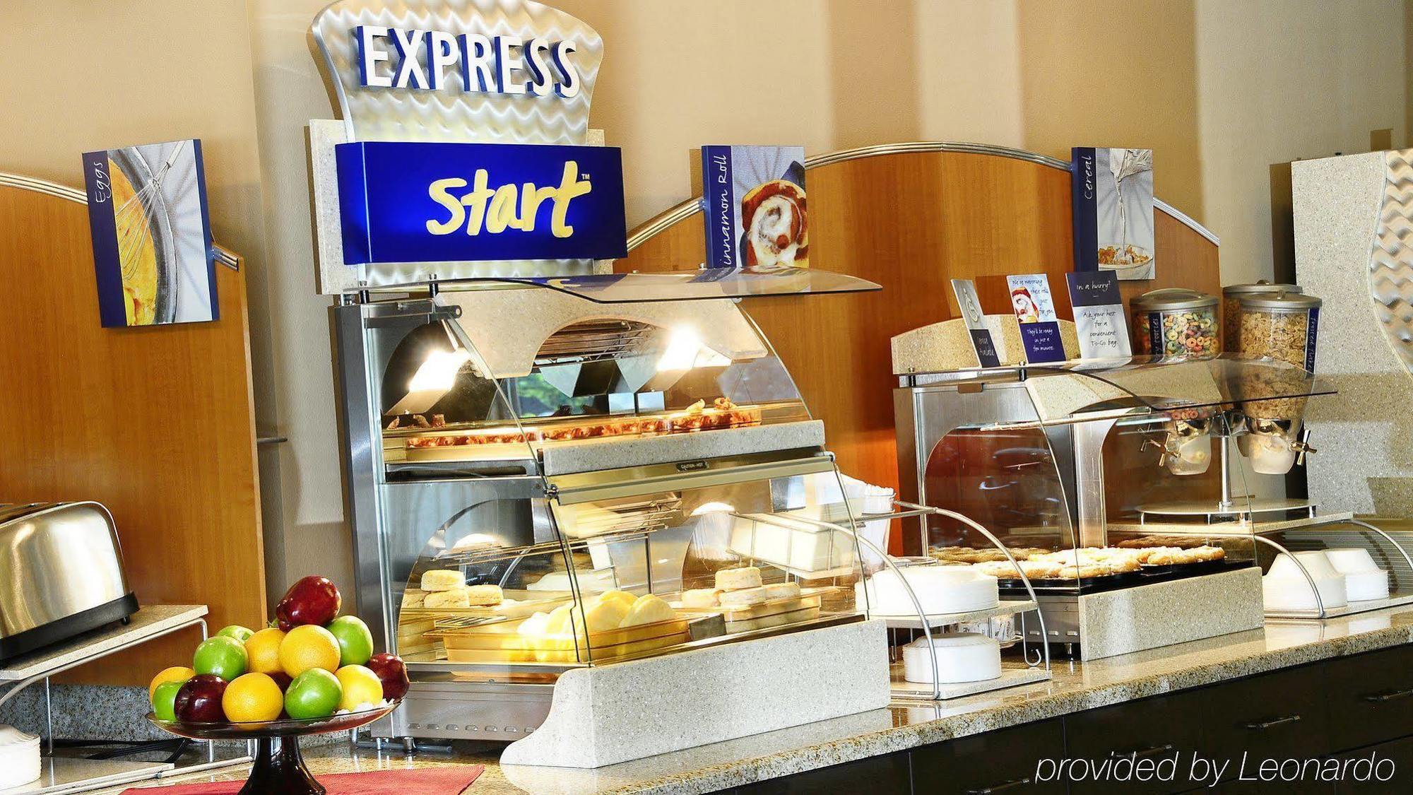 Holiday Inn Express - Delafield By Ihg Ngoại thất bức ảnh